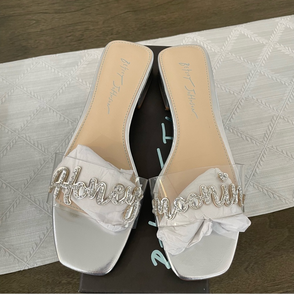NIB Betsey Johnson Honeymoon Sandals Silver Size 8